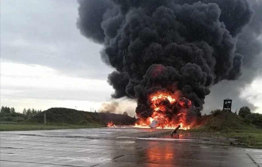 Пожежа на авіабазі стратегічної авіації РФ в Енгельсі після удару дронів