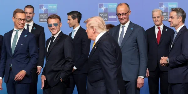 Дональд Трамп з лідерами НАТО на саміті альянсу в Анкарі