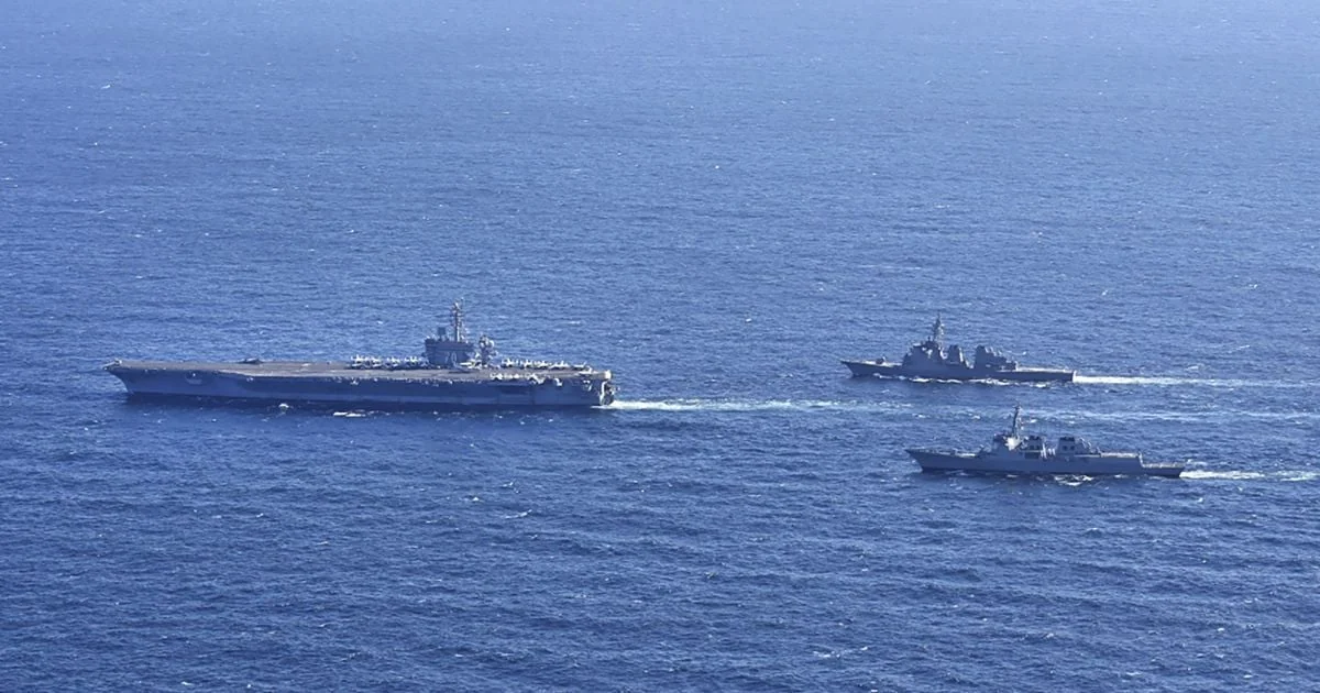 Військові кораблі під час спільних морських навчань Росії та Китаю