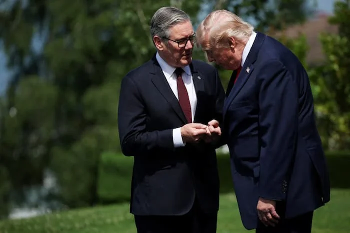 Кір Стармер і Дональд Трамп під час зустрічі після саміту НАТО