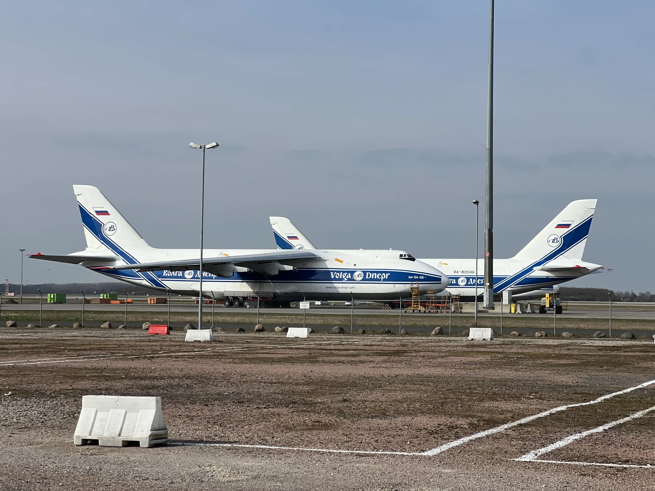 Вантажні літаки Ан-124 в аеропорту Лейпциг/Галле
